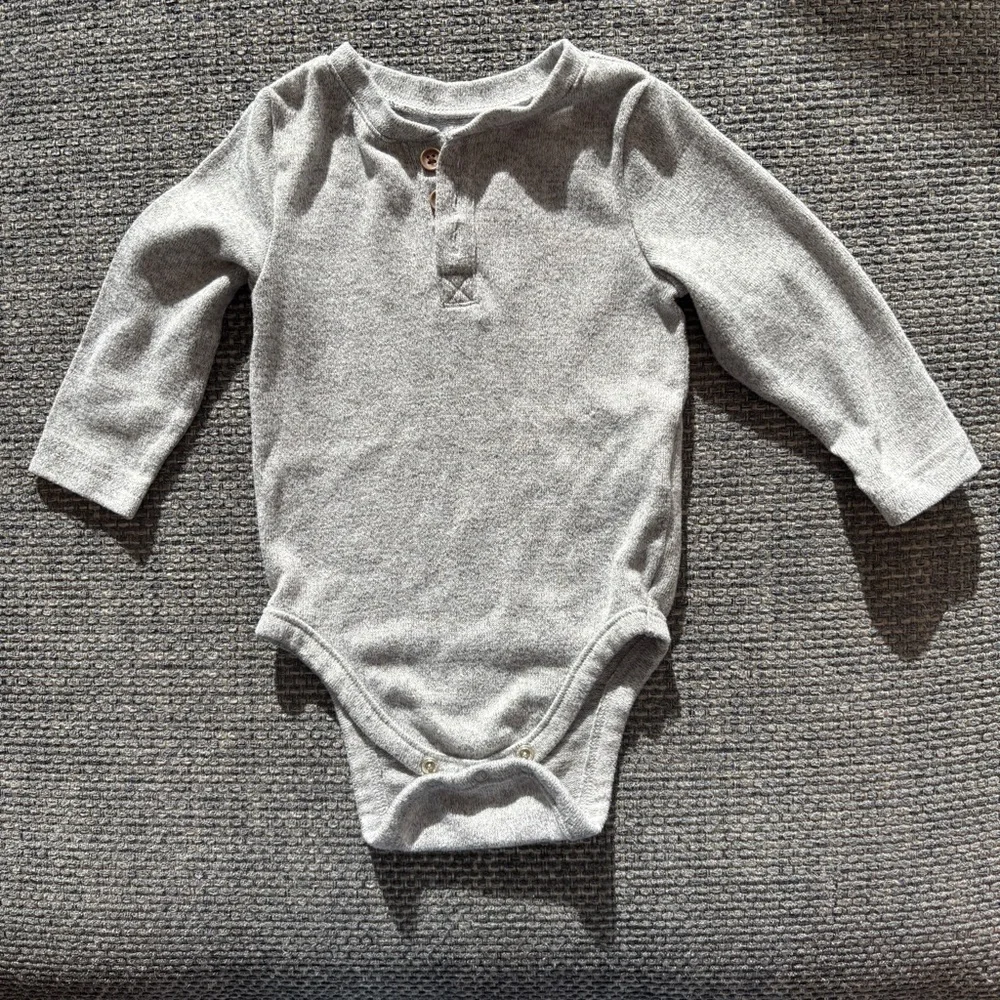 5/$25 Old Navy Gray Henley Bodysuit Super Soft Baby 6-12M